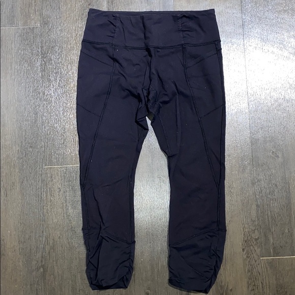 Lululemon black cinched leggings - Picture 4 of 5